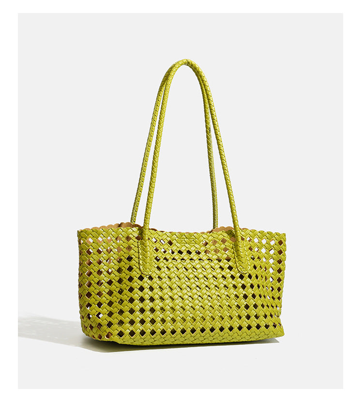 Limettengrüne Tote-Bag aus durchbrochenem Flechtmaterial mit langen, geflochtenen Schulterriemen und gewelltem oberen Rand, Detailansicht 14