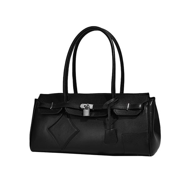 Strukturierte Tote-Bag in schwarzer Lederoptik mit Drehverschluss in Form eines Vorhängeschlosses, dekorativen Riemendetails und abgerundeten Doppelhenkeln