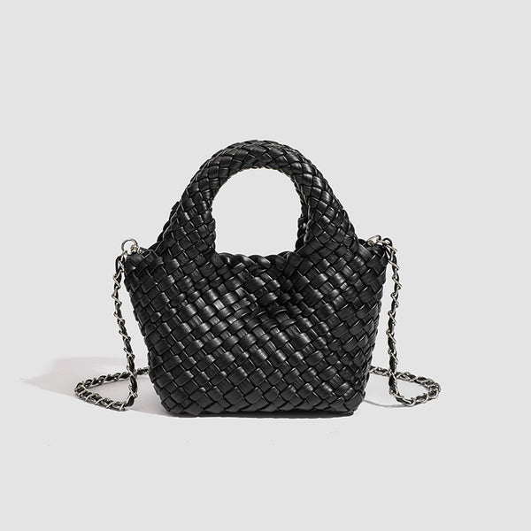 Mini-Tasche aus gewebtem Korbgeflecht mit abgerundeten Tragegriffen und abnehmbarem silberfarbenem Kettenriemen, Detailansicht 9