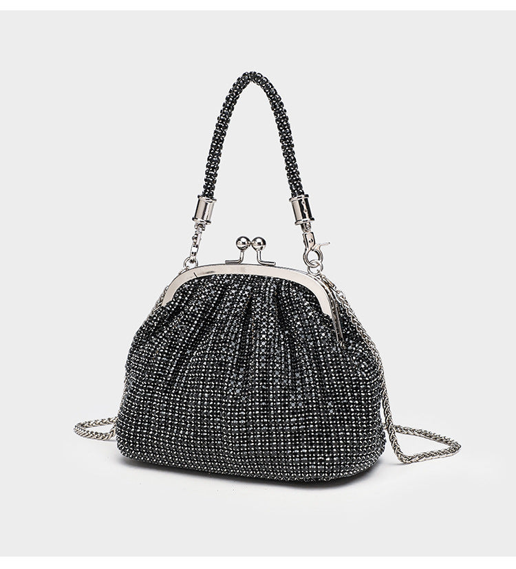 Kompakte Abendtasche mit durchgehendem Strassbesatz, silberfarbenem Metallrahmen, Strass-Tragegriff und abnehmbarer Kette