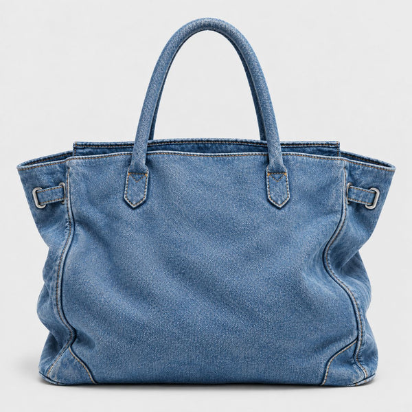 Lässige Tote-Bag aus Denim mit silberfarbenem Drehverschluss, Schnallenbeschlägen und zwei gerollten Henkeln, Detailansicht 12