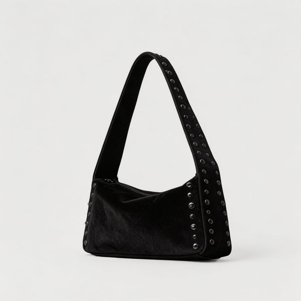 Lässige Hobo-Schultertasche mit matter Velourslederoptik, Nietenbesatz in Gunmetal-Optik entlang des Riemens und der Kanten, Reißverschluss oben