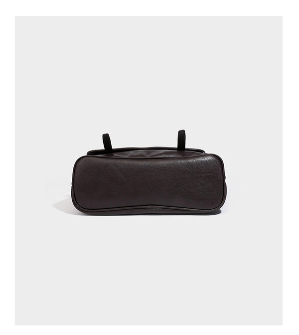 Weich fallende, geräumige Schulter- und Crossbody-Tasche in Lederoptik mit vorderer Klappentasche, Reißverschluss oben und langem verstellbarem Riemen