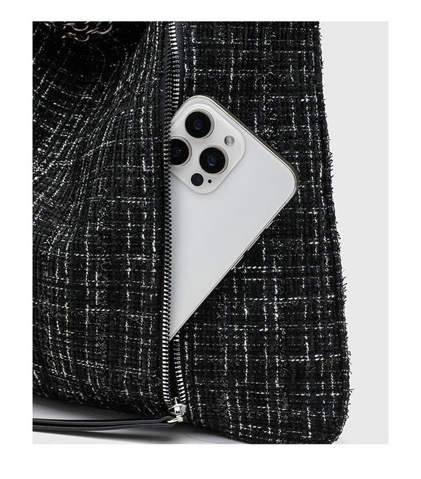 Große schwarze Schulter-Tote-Bag mit Tweedstruktur, silberfarbener Kette und Riemen in Lederoptik, Metallösen und Außenreißverschluss