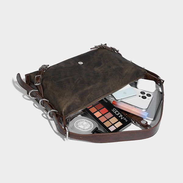 Lässig fallende Hobo-Schultertasche mit Used-Finish, silberfarbenen Ring- und Schnallendetails sowie verstellbarem Riemen, Detailansicht 4