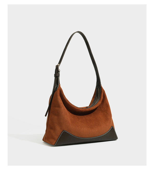 Weiche Hobo-Schultertasche in warmem Braun in Wildlederoptik mit dunklem kontrastierendem Lederimitat-Besatz, geschwungenem Reißverschluss und langem, Detailansicht