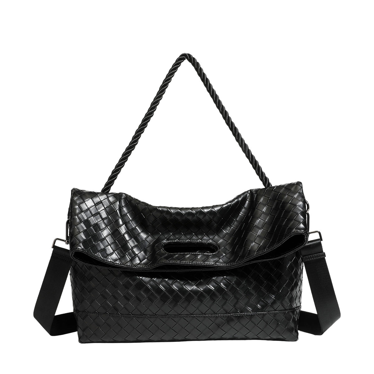 Große schwarze Schultertasche in geflochtener Lederoptik mit geflochtenem Tragegriff, Überschlagverschluss und verstellbarem Crossbody-Riemen, Detailansicht