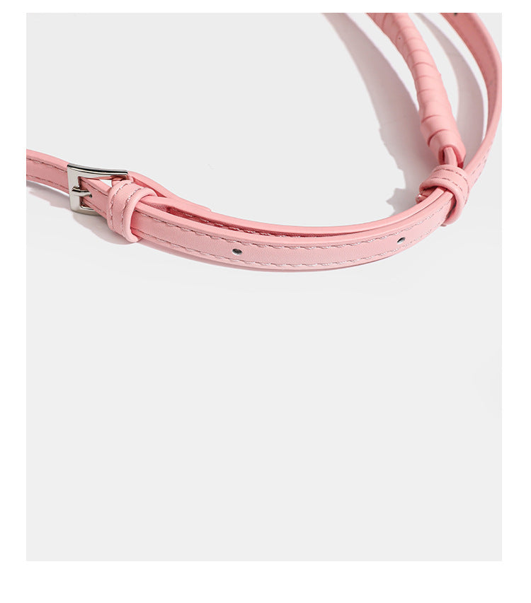 Kleine rechteckige Crossbody-Tasche aus offen geflochtenem Material mit passendem Mini-Täschchen und verstellbarem schmalem Riemen, Detailansicht 30