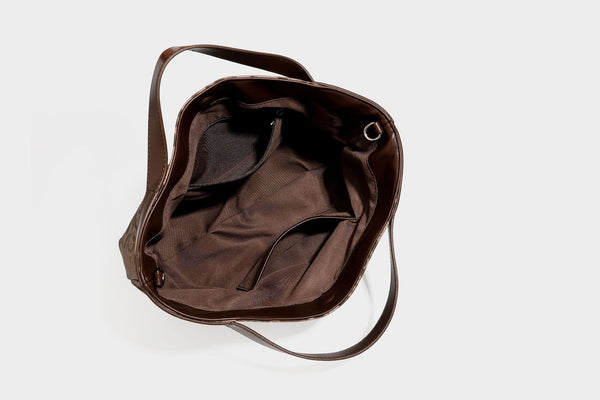 Glänzender Shopper mit Leopardenprint, dunkelbraunen Besätzen in Lederoptik und zwei Tragegriffen, Detailansicht 46