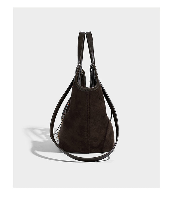 Dunkelbraune Hobo-Schultertasche mit matter Velourslederoptik, geschwungener Silhouette mit offenem oberen Abschluss, zwei Schulterriemen und abnehmbarem
