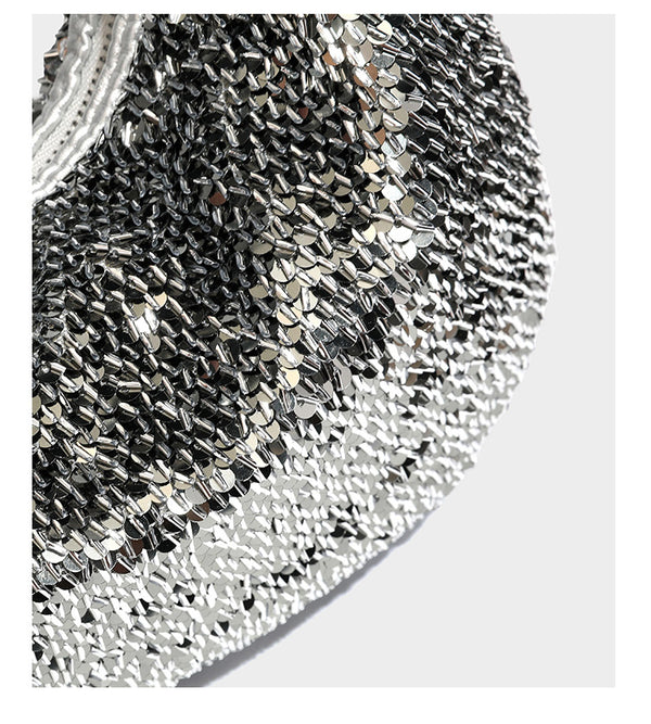 Lässig drapierte, tropfenförmige Hobo-Schultertasche mit durchgehendem Metallic-Paillettenbesatz und silberfarbenen Metalldetails, Detailansicht 23