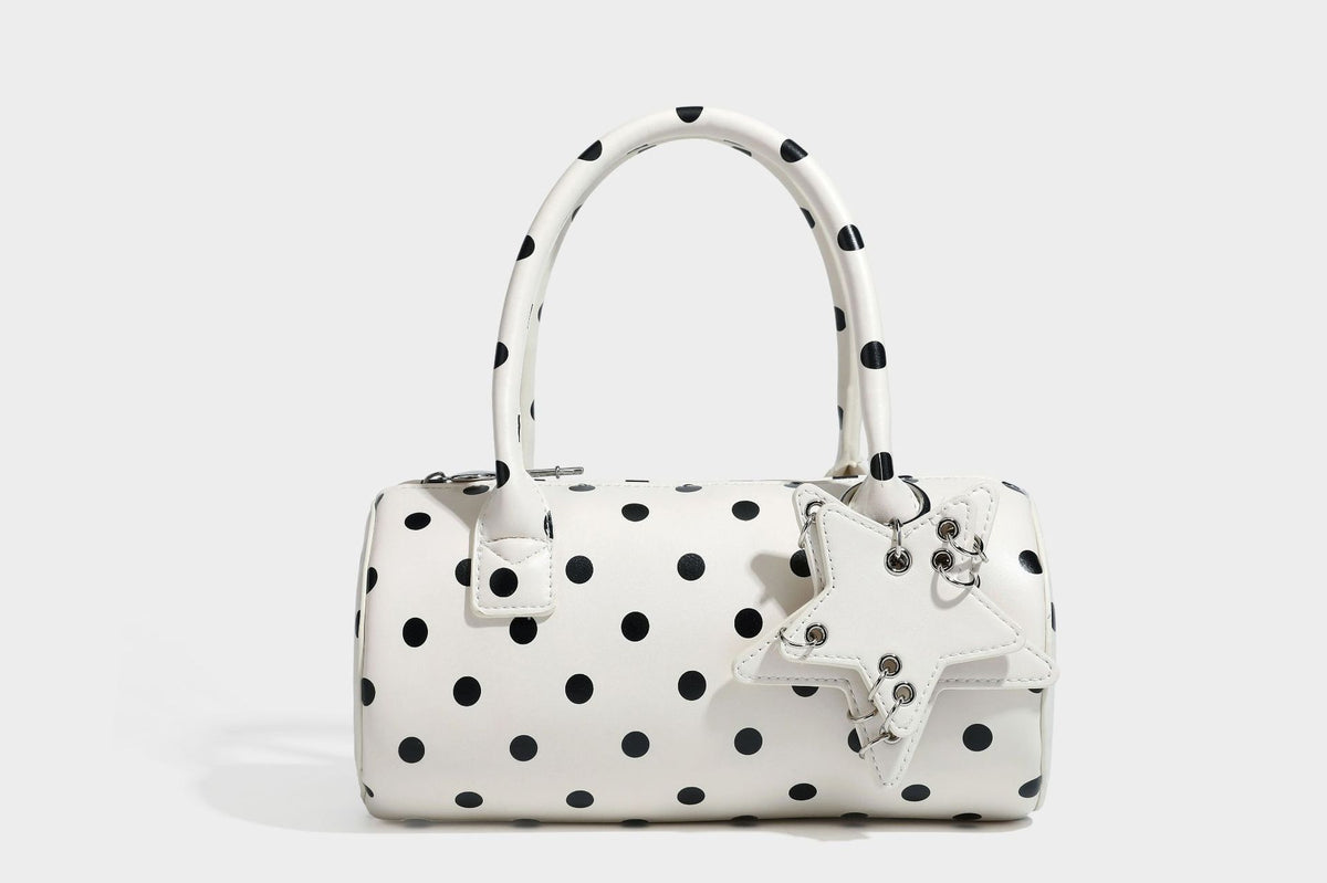 Glänzende gepunktete Barrel-Bag mit abgerundeten Henkeln, Sternanhänger und abnehmbarem Crossbody-Riemen, Detailansicht 25