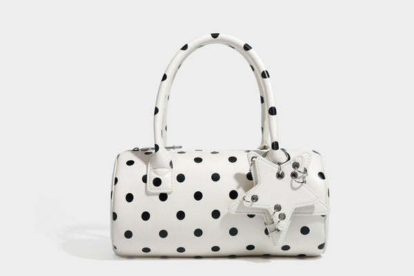 Glänzende gepunktete Barrel-Bag mit abgerundeten Henkeln, Sternanhänger und abnehmbarem Crossbody-Riemen, Detailansicht 25