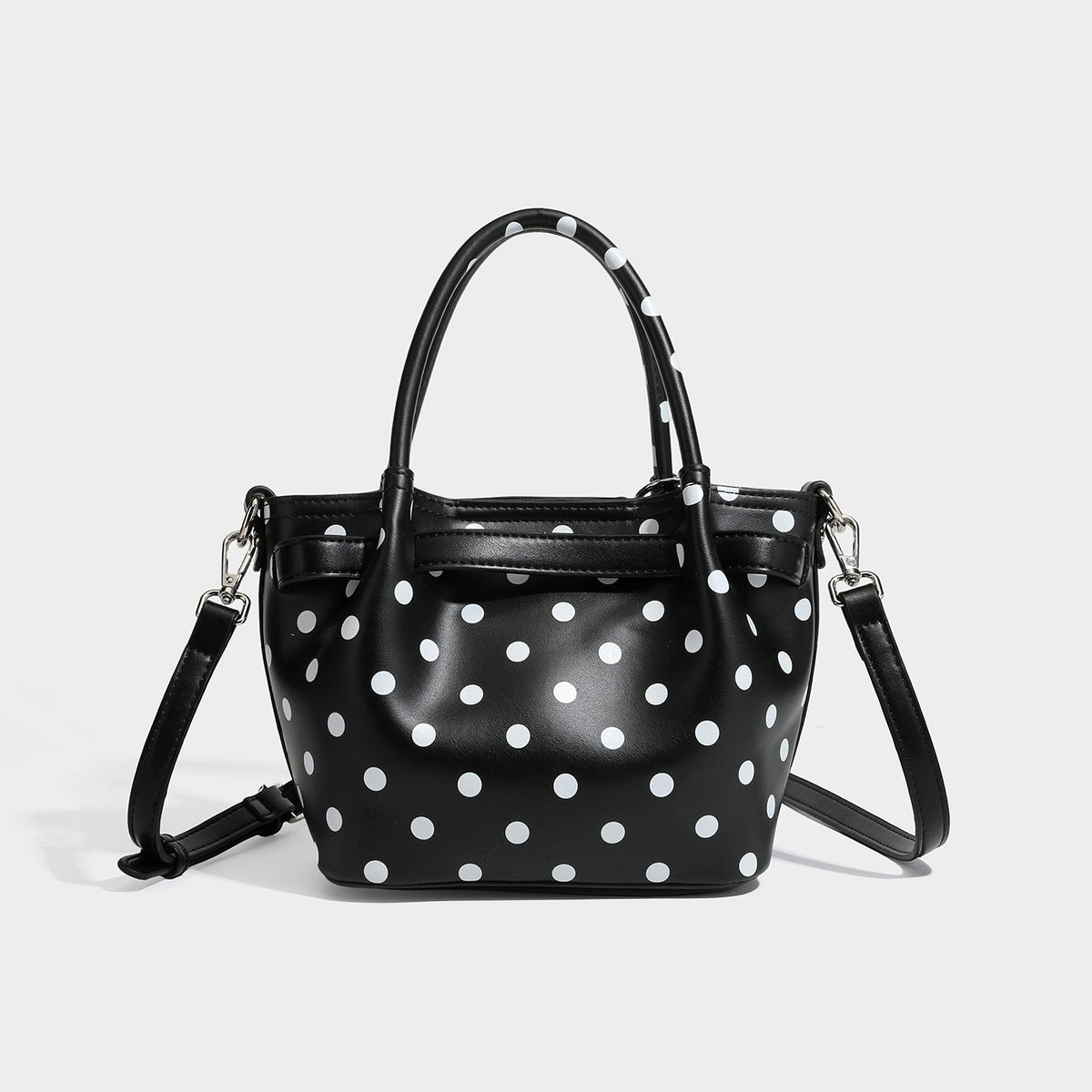 Kleine strukturierte Mini-Tote-Bag mit Punkten in Braun und weißen Punkten, Sternanhänger, zwei Tragegriffen und abnehmbarem Schulterriemen