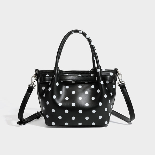Kleine strukturierte Mini-Tote-Bag mit Punkten in Braun und weißen Punkten, Sternanhänger, zwei Tragegriffen und abnehmbarem Schulterriemen