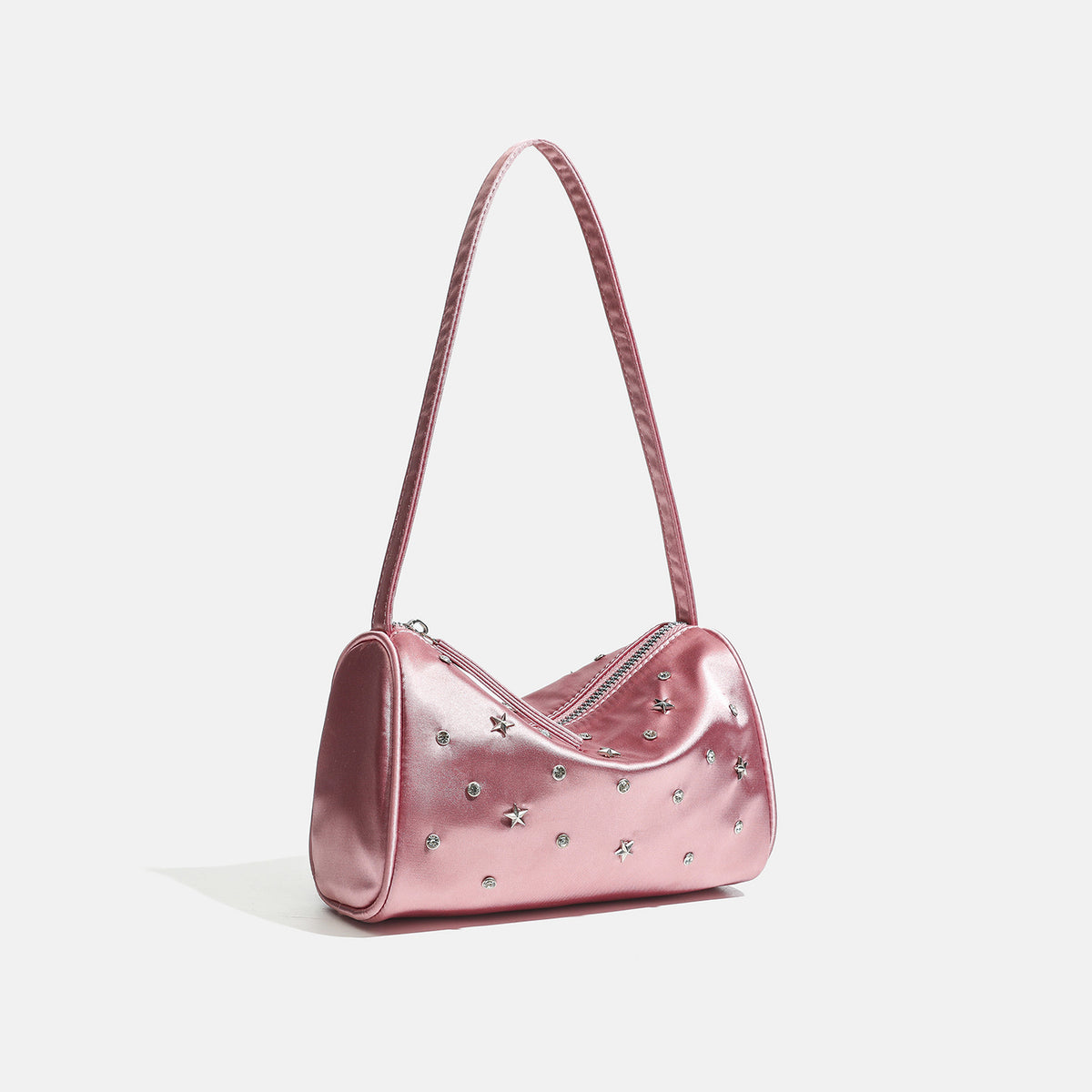 Kompakte Schultertasche in Metallic-Optik mit sternförmigen und rhinestoneartigen silberfarbenen Nieten, Reißverschluss oben und festem Schulterriemen