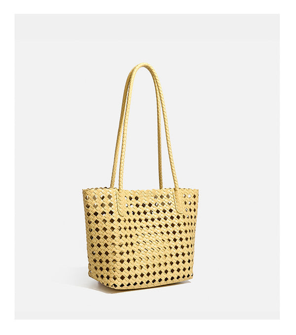 Chartreusefarbene, durchbrochen geflochtene Tote-Bag mit langen geflochtenen Schulterriemen und gewelltem oberen Rand, Detailansicht 23