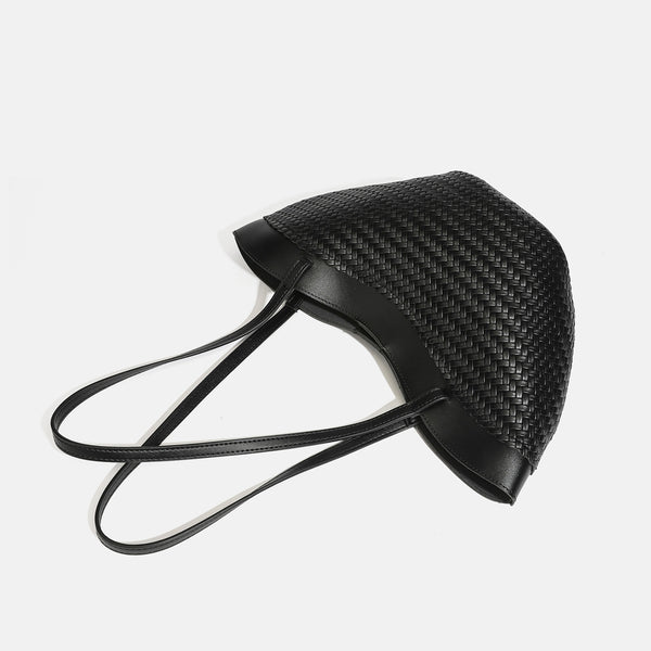 Große schwarze gewebte Tote-Bag mit glatten Besätzen in Lederoptik, langen doppelten Schulterriemen und geschwungener Silhouette, Detailansicht 4