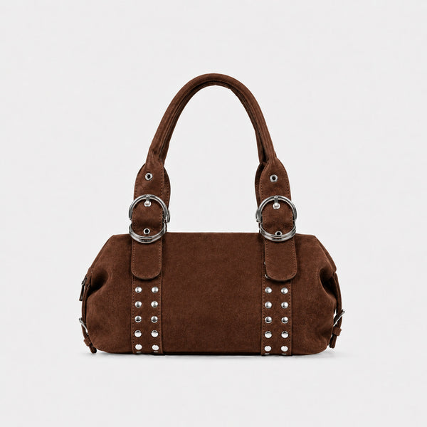 Weiche, matte Schultertasche in Zylinderform mit Velourslederoptik, silberfarbenem Nietenbesatz, Ring-Schnallenbeschlägen und zwei gerollten Tragegriffen, Detailansicht