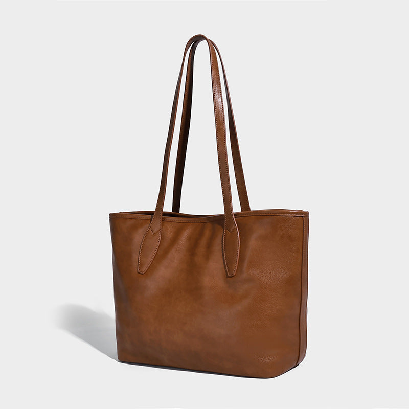 Große strukturierte Tote-Bag in Lederoptik mit zwei Schulterriemen und Metallanhänger-Beschlägen, Detailansicht 8