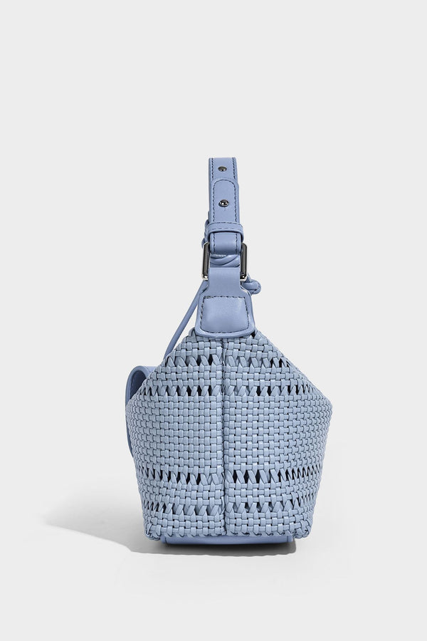 Kleine gewebte Hobo-Schultertasche mit sichelförmiger Silhouette, Reißverschluss oben, silberfarbenen Metallelementen und verstellbarem, Detail