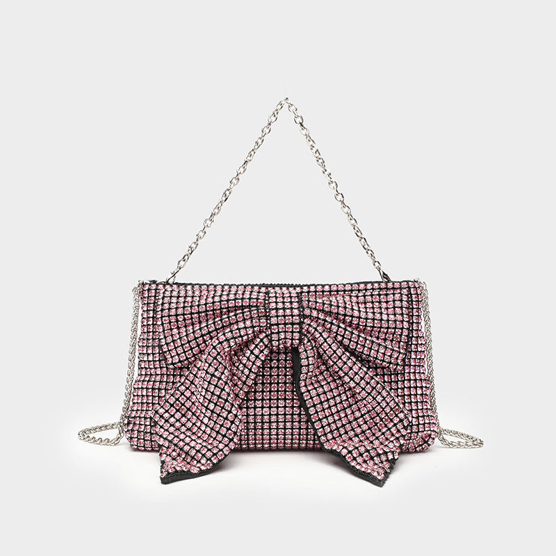 Kleine rechteckige Clutch zum Umhängen mit Schleife, vollständig mit Strasssteinen besetzt, silberfarbenem Kettenriemen, Detailansicht 9