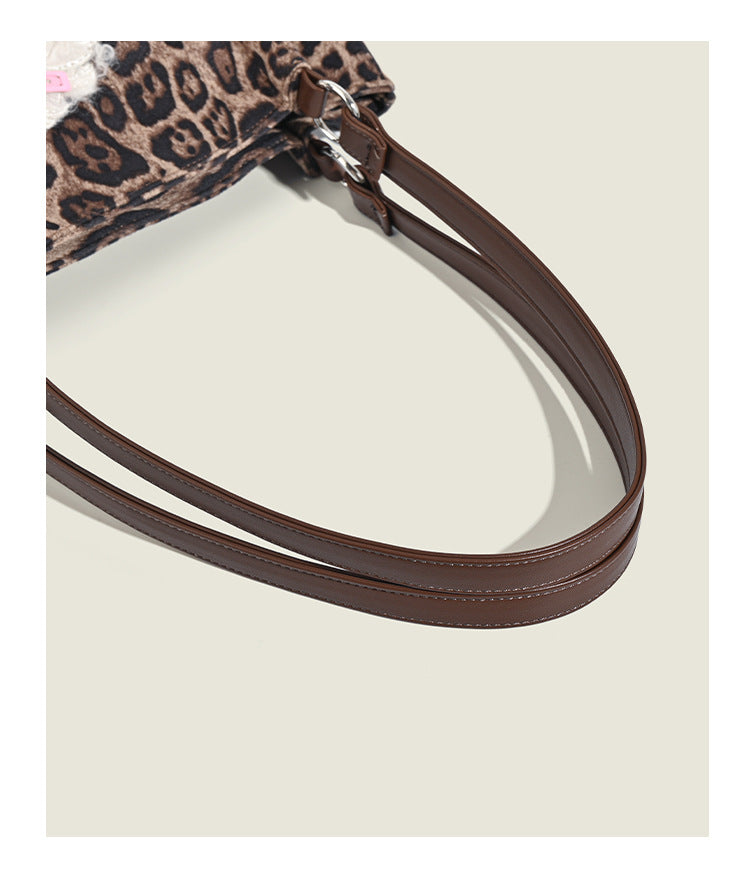 Leopard-print fabric tote bag with white plush teddy bear appliqué and brown leather-look shoulder straps, detail view 14