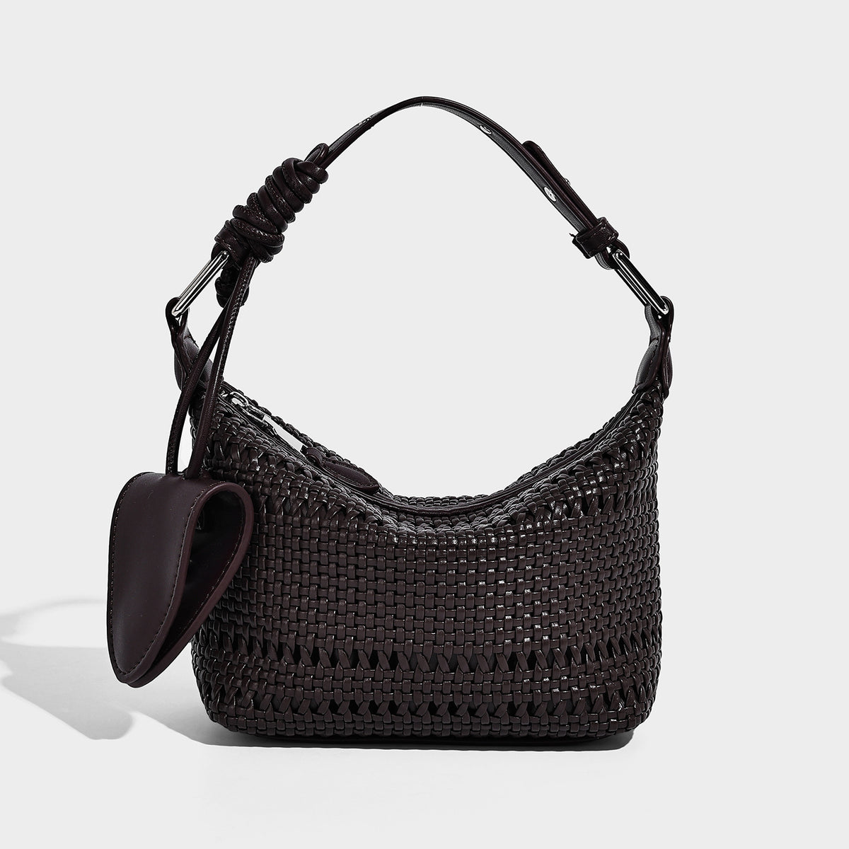 Kleine geflochtene Crossbody-Tasche mit durchbrochenem Muster, Reißverschluss oben, Lederoptik-Absetzung und verstellbarem Riemen, Detailansicht 10