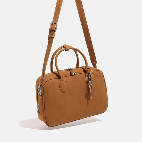 Strukturierte rechteckige Satchel-Tasche mit matter, genarbter Oberfläche, zwei gerollten Tragegriffen, silberfarbenen Reißverschlussbeschlägen und