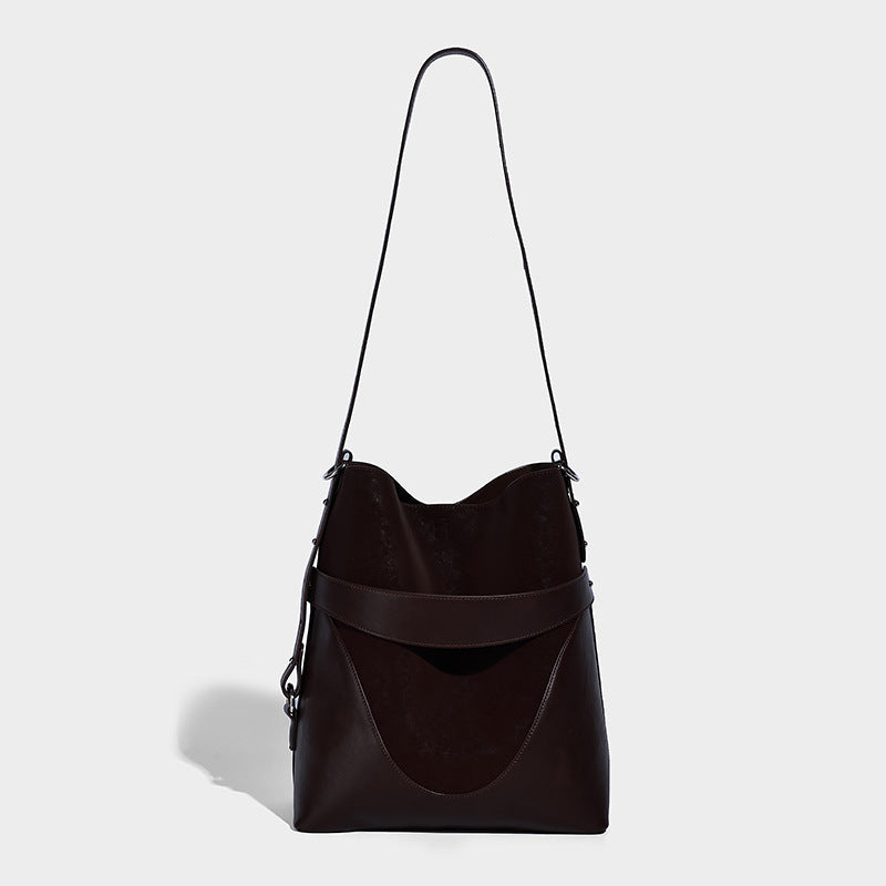 Hohe Bucket-Bag in matter Wildlederoptik mit Band in Lederoptik, silberfarbenen Beschlägen und abnehmbarem Reißverschluss-Etui, Detailansicht 6