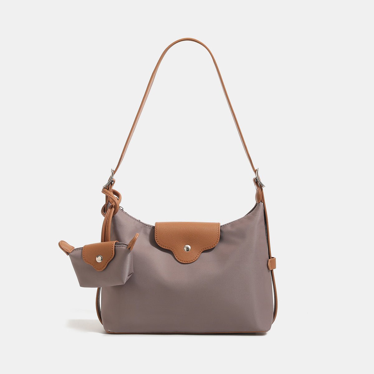 Weich fallende Hobo-Schultertasche aus glattem Stoff mit hellbrauner, lederähnlicher Einfassung, Reißverschluss oben, verstellbarem Riemen und abnehmbarem