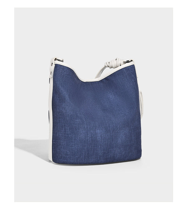 Große Beutel-Schultertasche aus Canvas in Denim-Optik mit Besatz in Lederoptik, geknotetem Trageriemen und abnehmbarem Mini-Fronttäschchen