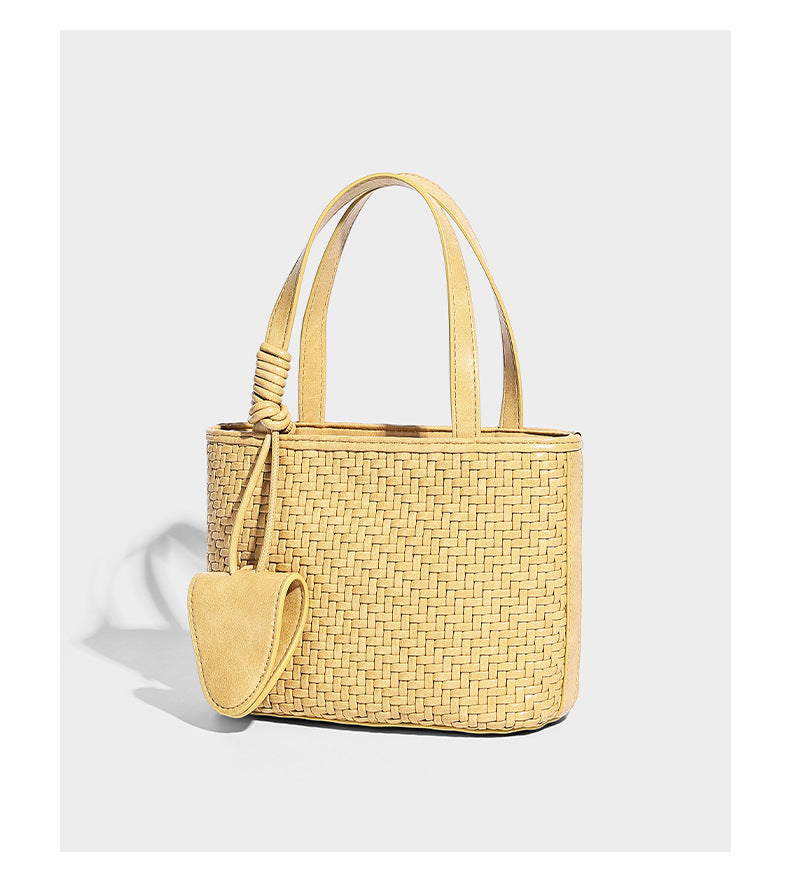 Kleine, formstabile Tote-Bag in gewebter Lederoptik mit geknoteten Henkeln, abnehmbarem Schulterriemen und einem hängenden Mini-Täschchen an der Vorderseite