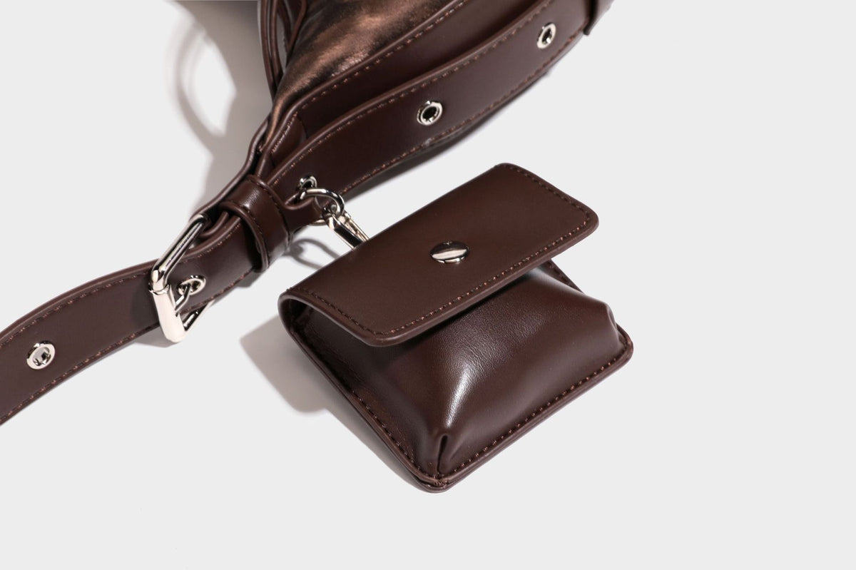 Crescent-Hobo-Schultertasche mit braunem Leopardenmuster, silbernen Nieten, Ösenbesatz, verstellbarem Riemen und abnehmbarem Mini