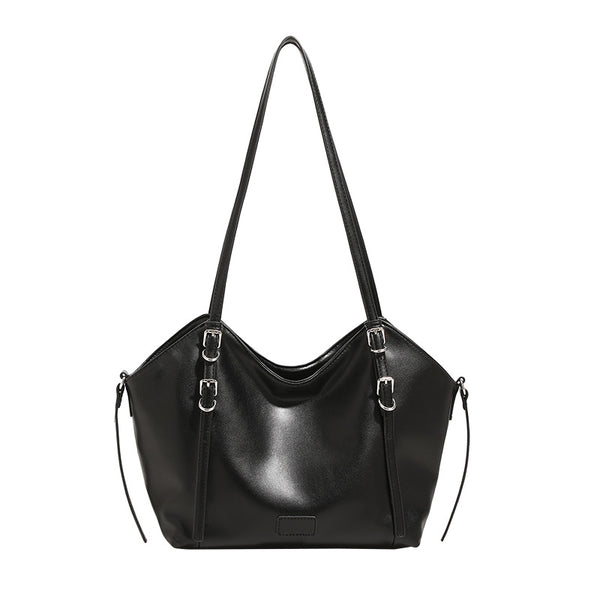Glatte Tote-Schultertasche aus Lederimitat mit silberfarbenen Schnallenbeschlägen und zwei Schulterriemen, Detailansicht 5