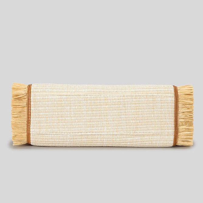 Naturfarbene, elfenbeinfarbene Strohtasche mit gewebter Optik, Bastfransenbesatz, cognacfarbenen Henkeln in Lederoptik und aufgesticktem Schriftzug „Paris Milano“