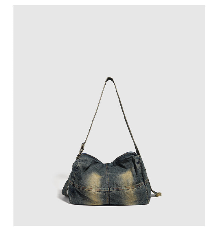 Lässige Schultertasche aus verwaschenem Denim mit ausgebleichtem Used-Look, Reißverschluss oben und verstellbarem Riemen in Antik-Messingoptik