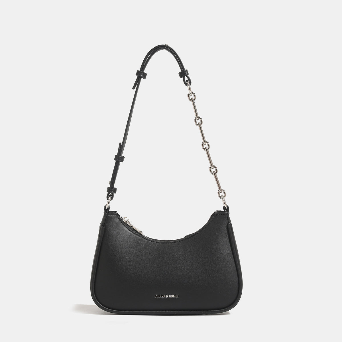 Kompakte Hobo-Schultertasche mit glatter Oberfläche in Lederoptik, Reißverschluss oben sowie einer Kombination aus silberfarbener Kette und verstellbarem Riemen