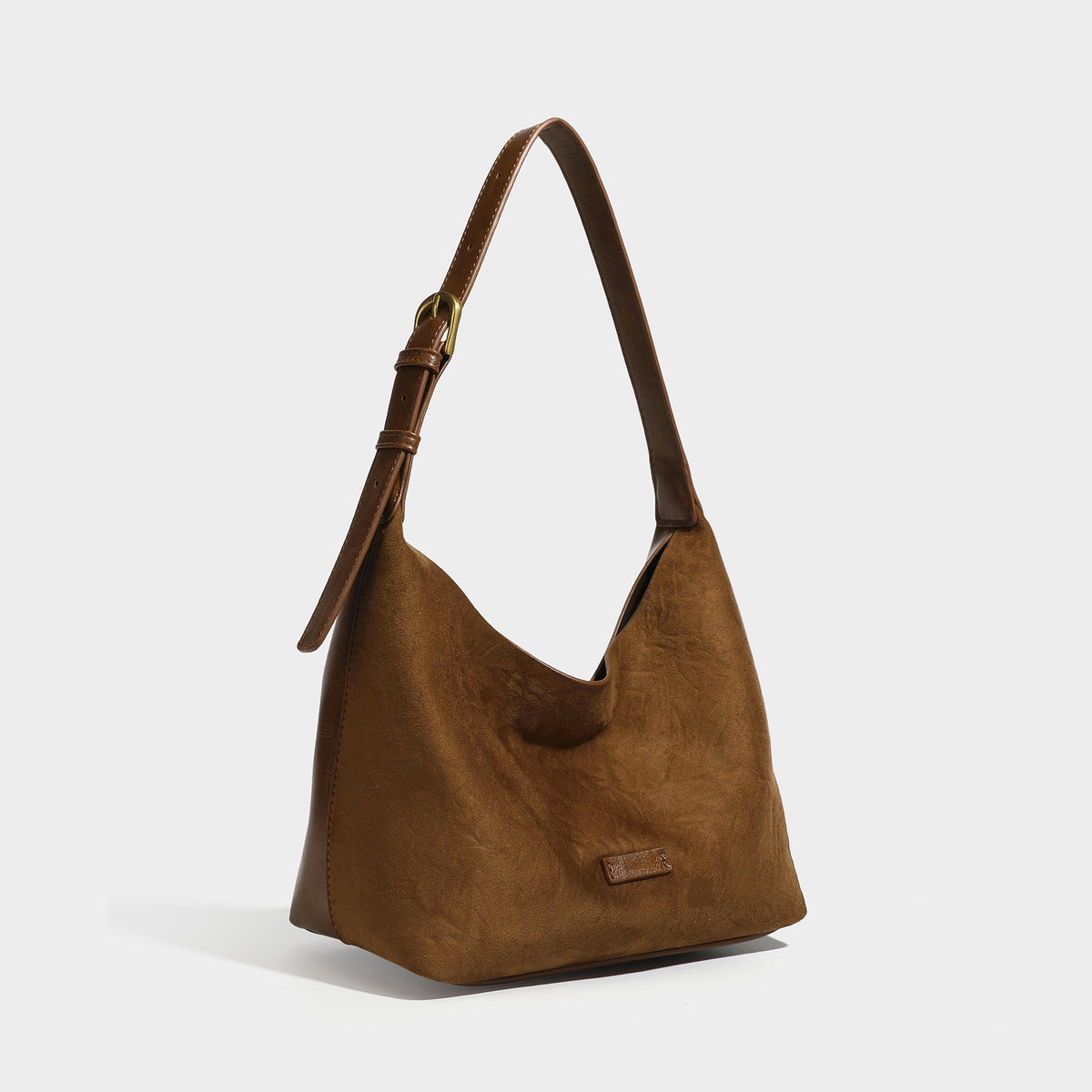 Dunkelbraune, weich fallende Hobo-Schultertasche mit strukturiertem Körper in Veloursleder-Optik, glatten Besätzen in Leder-Optik und Beschlägen in Antikgoldoptik, Detailansicht