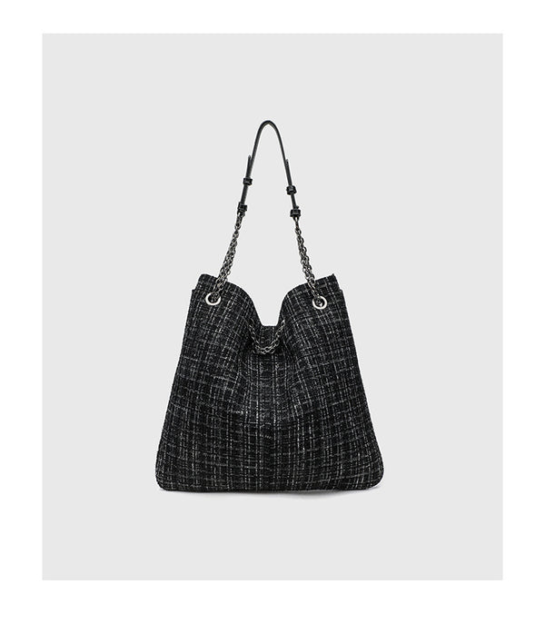 Große schwarze Schulter-Tote-Bag mit Tweedstruktur, silberfarbener Kette und Riemen in Lederoptik, Metallösen und Außenreißverschluss