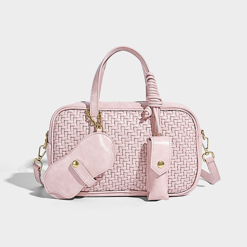 Strukturierte Boston-Bag mit gewebter Oberfläche, glatten Kunstlederdetails, zwei Tragegriffen, abnehmbarem Mini-Beutel mit Druckknopfverschluss und, Detail