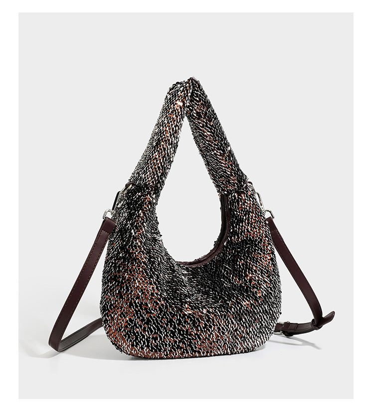 Lässig drapierte, tropfenförmige Hobo-Schultertasche mit durchgehendem Metallic-Paillettenbesatz und silberfarbenen Metalldetails, Detailansicht 19