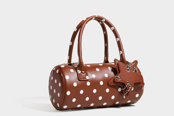 Glänzende gepunktete Barrel-Bag mit abgerundeten Henkeln, Sternanhänger und abnehmbarem Crossbody-Riemen, Detailansicht 35