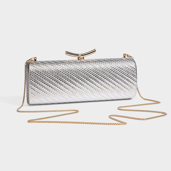 Formstabile, metallisch gewebte Abend-Clutch mit geschwungenem goldfarbenem Kiss-Lock-Verschluss und abnehmbarem, schmalem goldfarbenem Kettenriemen