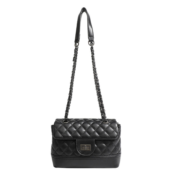 Gesteppte Mini-Schultertasche in Lederoptik mit Rautensteppung, Klappe mit Drehverschluss und Kettenriemen in dunkler Gunmetal-Optik, Detailansicht