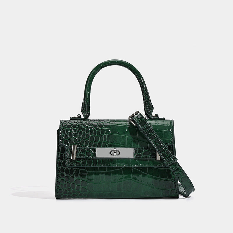 Strukturierte Mini-Henkeltasche in glänzender Lederoptik mit Krokoprägung und silberfarbenem Drehverschluss und