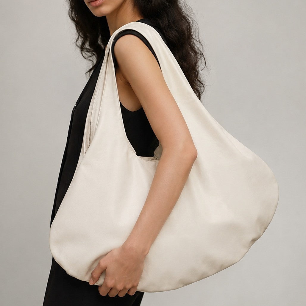 Große wendbare, weich fallende Hobo-Tote-Bag mit integriertem Schlaufenhenkel in Tropfensilhouette, Detailansicht 2