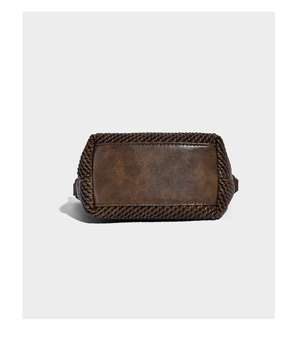 Hobo-Schultertasche in Halbmondform mit Webstruktur, geknotetem Tragegriff, befestigter kleiner Tasche mit Überschlag und verstellbarem Riemen in warmem
