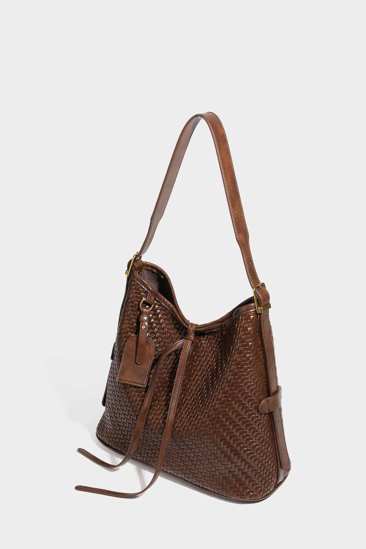 Lässig gewebte Schultertasche in Lederoptik mit Bindebandverschluss, goldfarbenen Metalldetails und einem Schulterriemen, Detailansicht 38
