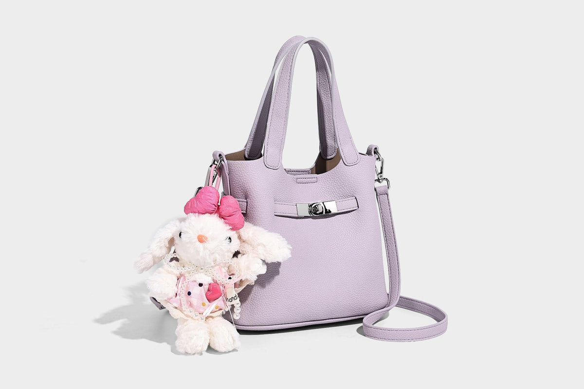 Kleine formstabile Tote-Bag mit genarbter Oberfläche, silberfarbenem Drehverschluss und zwei Henkeln, Detailansicht 19